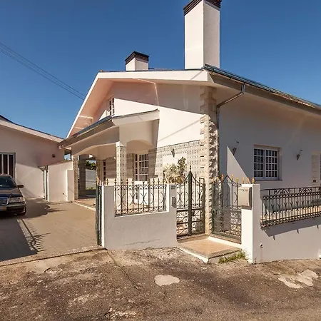 Casa Do Costa Com Piscina * Fermedo