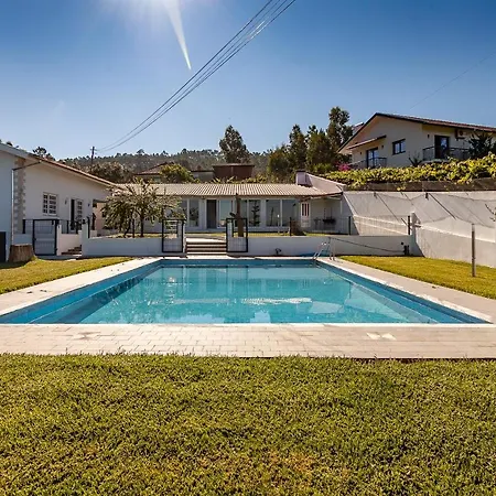 Hébergement de vacances Casa Do Costa Com Piscina Fermedo
