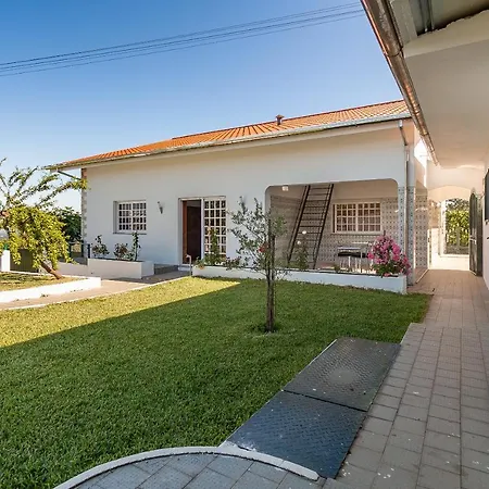 Casa Do Costa Com Piscina Fermedo